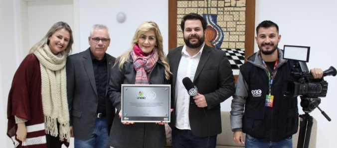 Universidade recebe homenagem do SBT