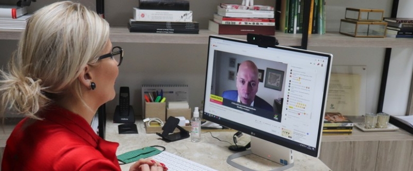 Leandro Karnal d� aula sobre educa��o em evento da Unesc