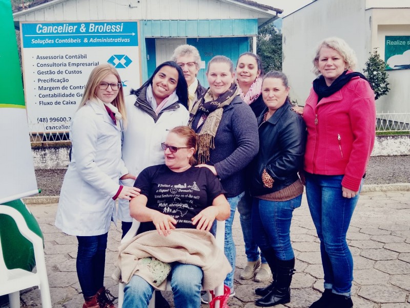 ACAD�MICAS DO CURSO DE FISIOTERAPIA PARTICIPAM DE A��O COMUNIT�RIA EM TREVISO