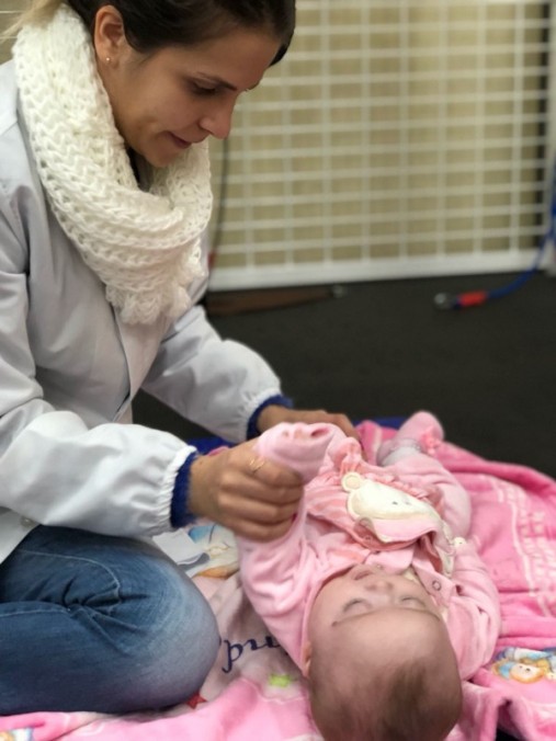 ATENDIMENTO EM PEDIATRIA NA PRATICA FISIOTERAP�UTICA VI