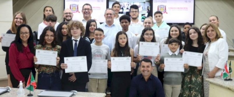 Vereadoras Mirins do Colgio Unesc so diplomadas