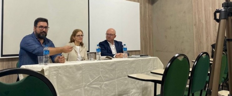 Mesa de conversa debate Trabalho, Sade e a Sociedade da Informao  tema de encontro da Unesc