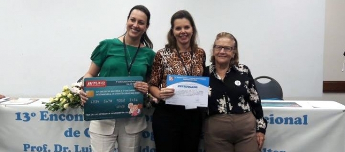 Professora do curso de Odontologia da Unesc tem trabalho premiado em evento internacional