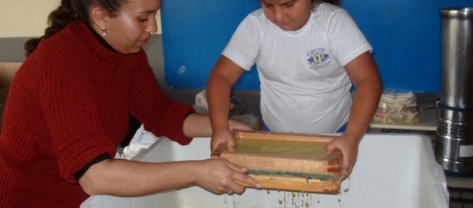 Alunos de escola municipal aprendem a reciclar papel