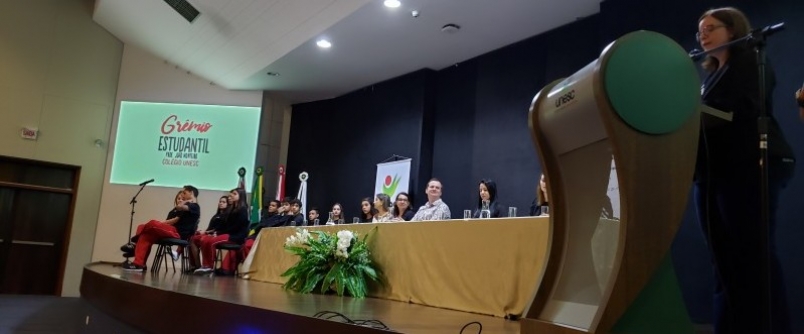 Nova dire��o do Gr�mio Estudantil do Col�gio Unesc � empossada