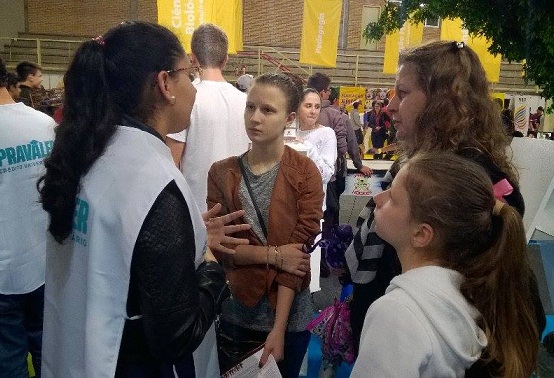 Engenharia Qumica na Feira das Profisses UNESC 2015.