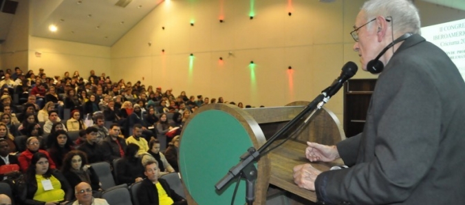 Professor cubano encerra a programa��o do 2� Congresso Ibero-Americano na Unesc