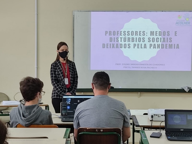 Sade mental em tempo de pandemia  discutida com professores