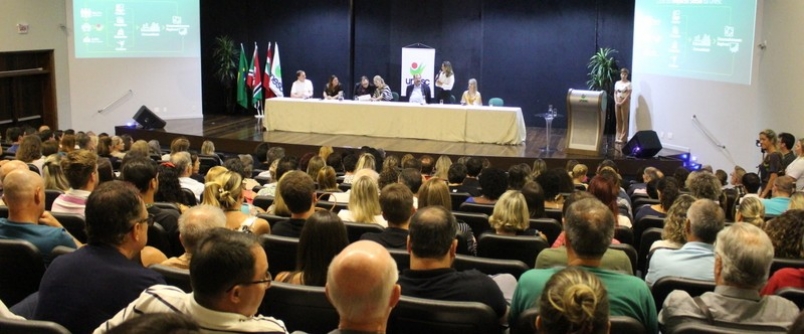 Presidente do Conselho Nacional de Educao leva reflexes  Formao Continuada da Unesc