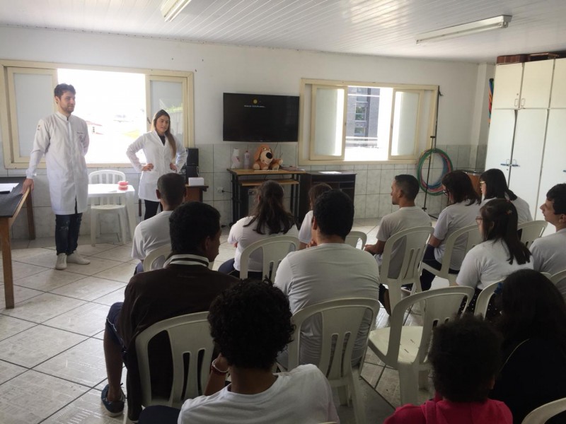 Palestra sobre sade e higiene bucal para alunos mais do que especiais