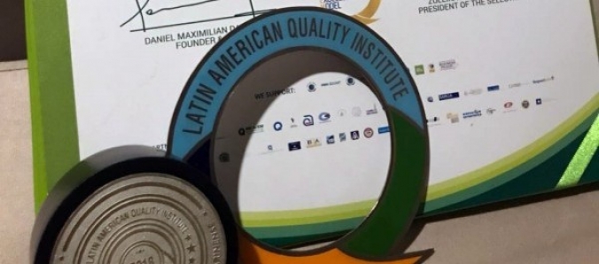 Unesc recebe certificado do Latin American Quality Institute por rendimento na �rea de gest�o