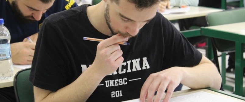 Acad�micos de Medicina da Unesc fazem Teste de Progresso