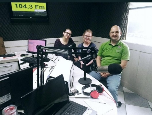 BOLSISTAS DO BEM VIVER COM ALZHEIMER FALAM DO PROJETO NA R�DIO VOZ DA VIDA