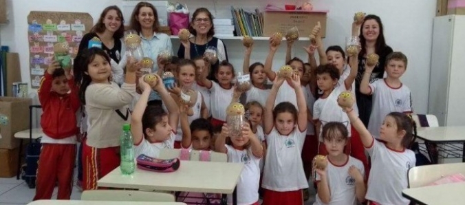 Estudantes de Treviso aprendem a confeccionar bonecos ecolgicos