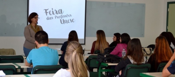 Feira das Profiss�es: Alunos participam de capacita��o sobre atendimento