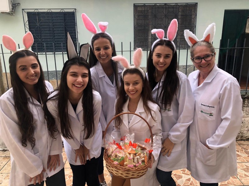 FISIOTERAPIA: Acad�micas da 5� fase fazem confraterniza��o de P�scoa na Institui��o de Longa Perman�ncia Rede Viva