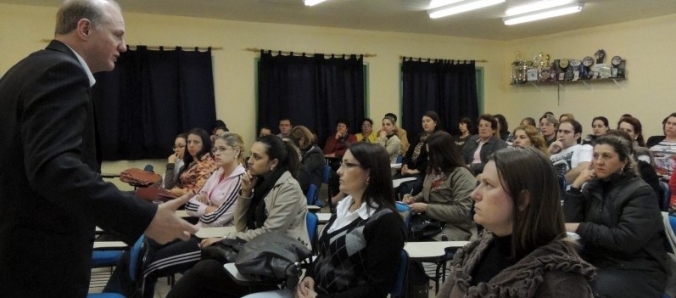 Reitor profere palestra para professores de Urussanga