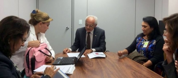 Pr�-reitora participa de debate sobre a forma��o de professores para Educa��o B�sica no Brasil