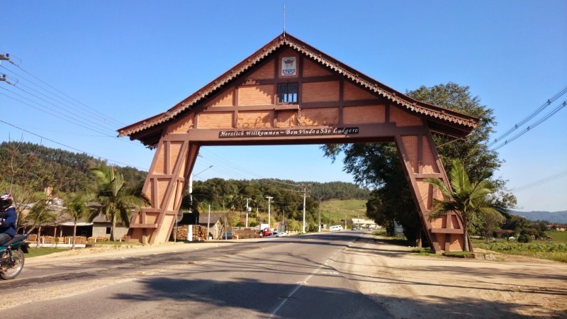 So Ludgero no contexto internacional