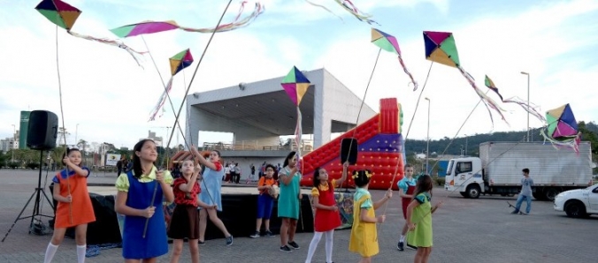 Colgio Unesc participa da Festa Agostina no Parque das Naes
