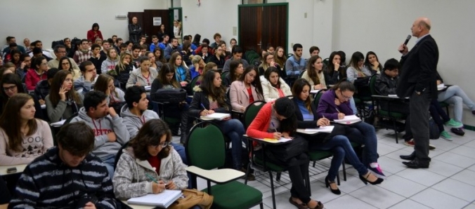 Segura�a p�blica � debatida entre estudantes de Direito