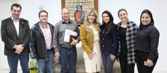 Reitora recebe visita de secret�ria de Assist�ncia Social