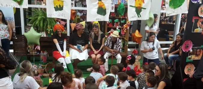 No Dia Nacional do Livro Infantil, projeto Teatrando realiza contao de histrias