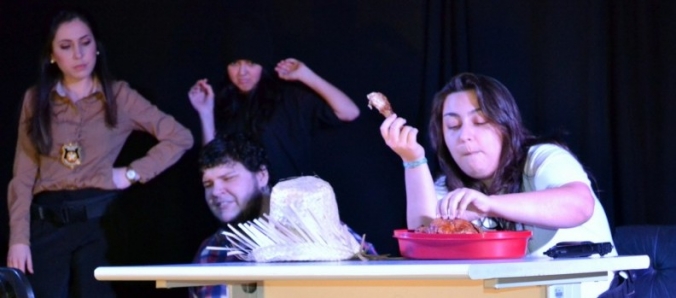 Noite de teatro na Universidade