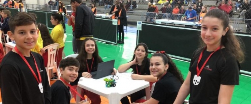 Alunos do Colgio Unesc desenvolvem habilidades em evento de robtica