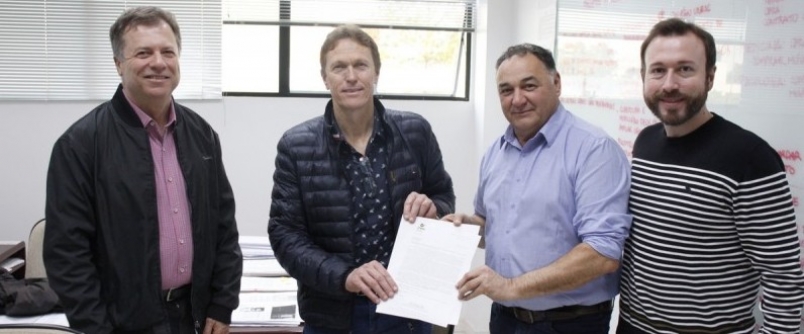 Deputado Volnei Weber visita a Unesc e recebe solicitao voltada  sade