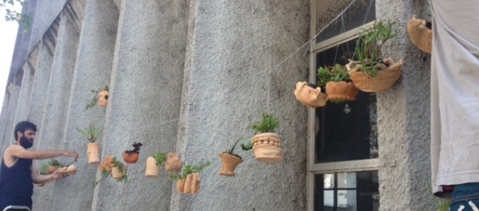 Alunos usam trabalhos de argila para expor arte em pr�dio antigo