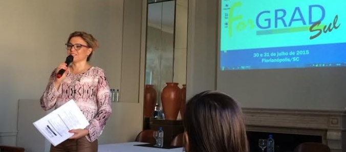 Pr�-reitora de Ensino de Gradua��o participa do ForGrad Sul 2015