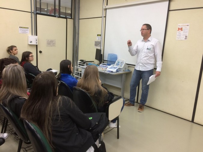 PALESTRA SOBRE OS CUIDADOS COM OS APARELHOS DE ELETROTERMOFOTOTERAPIA