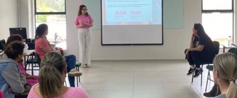 Pacientes do grupo AVEnCER recebem informaes sobre preveno do cncer de mama e de colo de tero