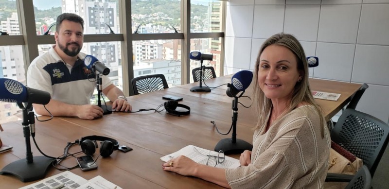 PROFESSORES DO CURSO DE FISIOTERAPIA PARTICIPAM DO PROGRAMA DA R�DIO SOM MAIOR