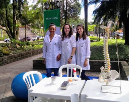 ACAD�MICAS DO CURSO DE FISIOTERAPIA PARTICIPAM DA A��O SOCIAL EM URUSSANGA