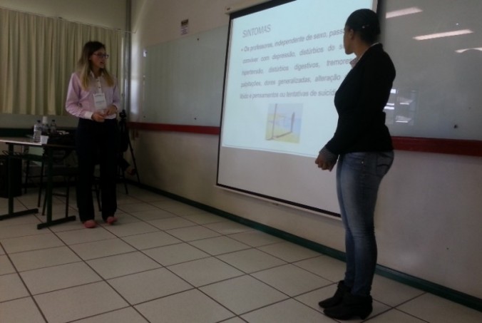 Acadmicas do Curso de Pedagogia apresentam trabalho na V Semana de Cincia e Tecnologia