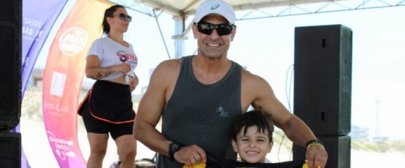 Brindes, dan�a e brincadeiras marcam evento da Unesc na Orla do Rinc�o