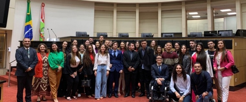 Professores e acadmicos conhecem Alesc e Tribunal de Justia do Estado