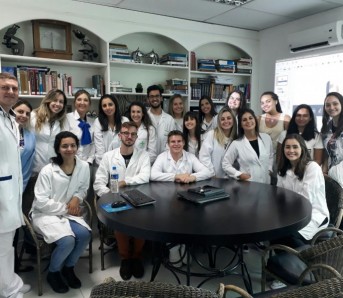 Acadmicos de Biomedicina visitam o Laboratrio Brigo