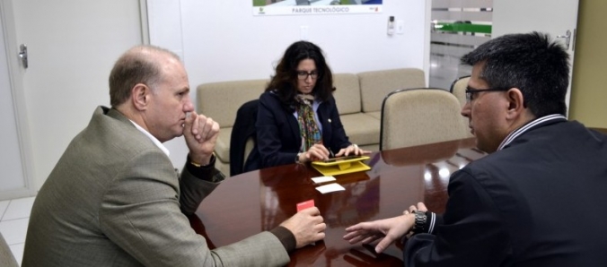 Representante de universidade australiana visita a Unesc