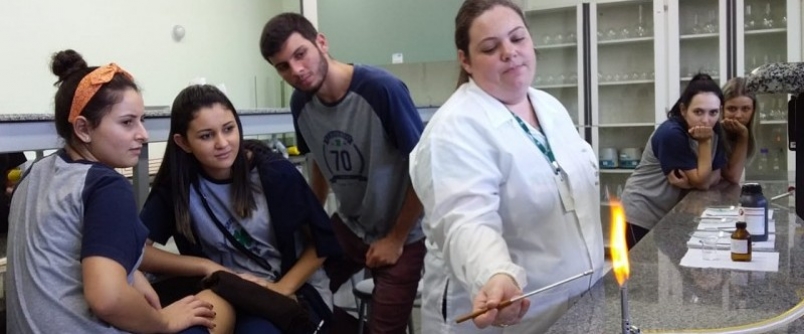 Participantes de projeto de educao ambiental conhecem o campus