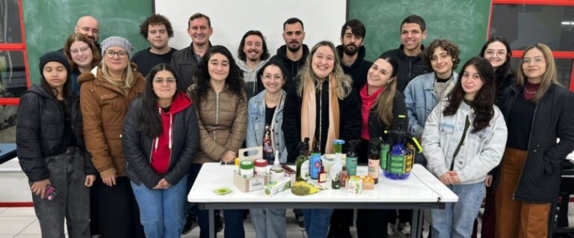 Acadmicos de Design apresentam embalagens inovadoras para Turfa Frtil