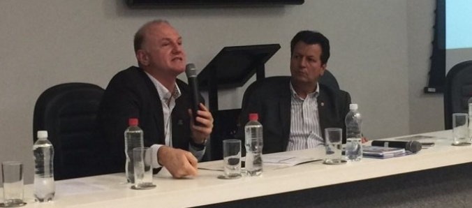 Reitor faz palestra no Semin�rio de Abertura da Escola de Gestores da UFSC