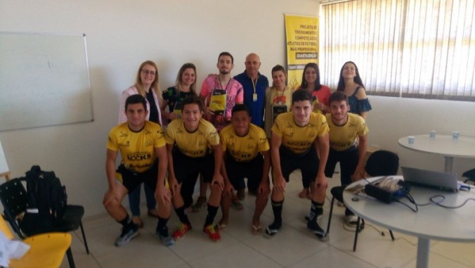 Programa de Residncia Multiprofissional realiza atividade de Educao em Sade com categorias de base do Cricima Esporte Clube