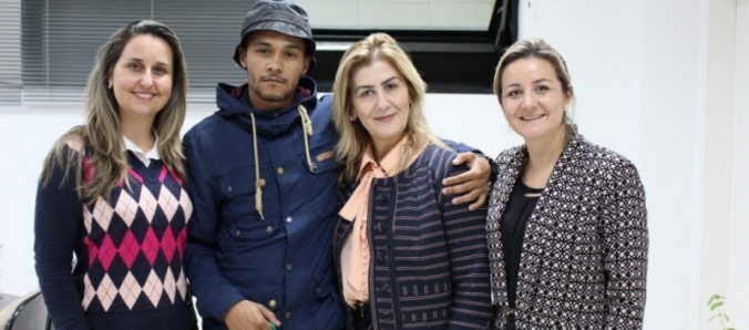 Acadmico que representar o pas em competio de dana na Europa visita a Reitoria