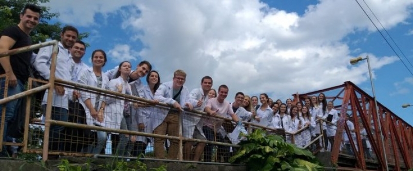 Alunos dos cursos da rea da sade participam de atividade no bairro Milanese