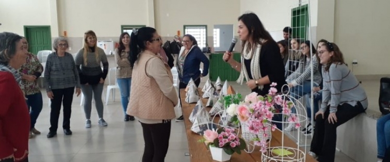 Alunos de Medicina realizam ao com idosos de Cricima