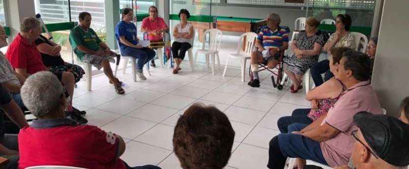 Grupo do CER realiza confraternizao com equipe profissional e pacientes