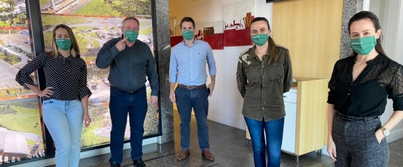 Unesc entrega máscaras protetoras aos profissionais de imprensa de Criciúma e região